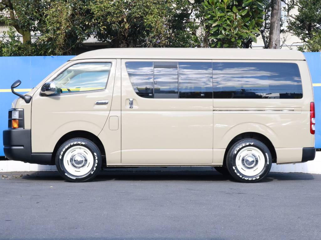 王道カラーで山でも街でも存在感アリアリ！！クラッシックスタイルなアルミホイールもバッチリ決まってますね！