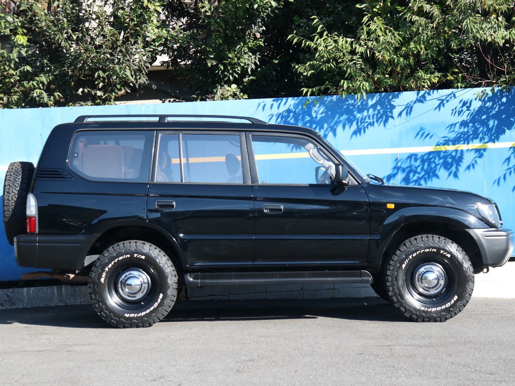 車全体がブラックで仕上がっているので、統一感がありとてもかっこよい仕上がりになっております！