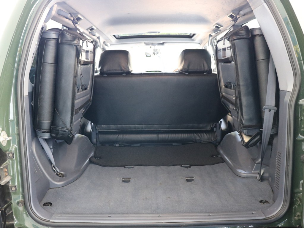 ８人乗りのファミリーカーとしてもお使い出来ます。