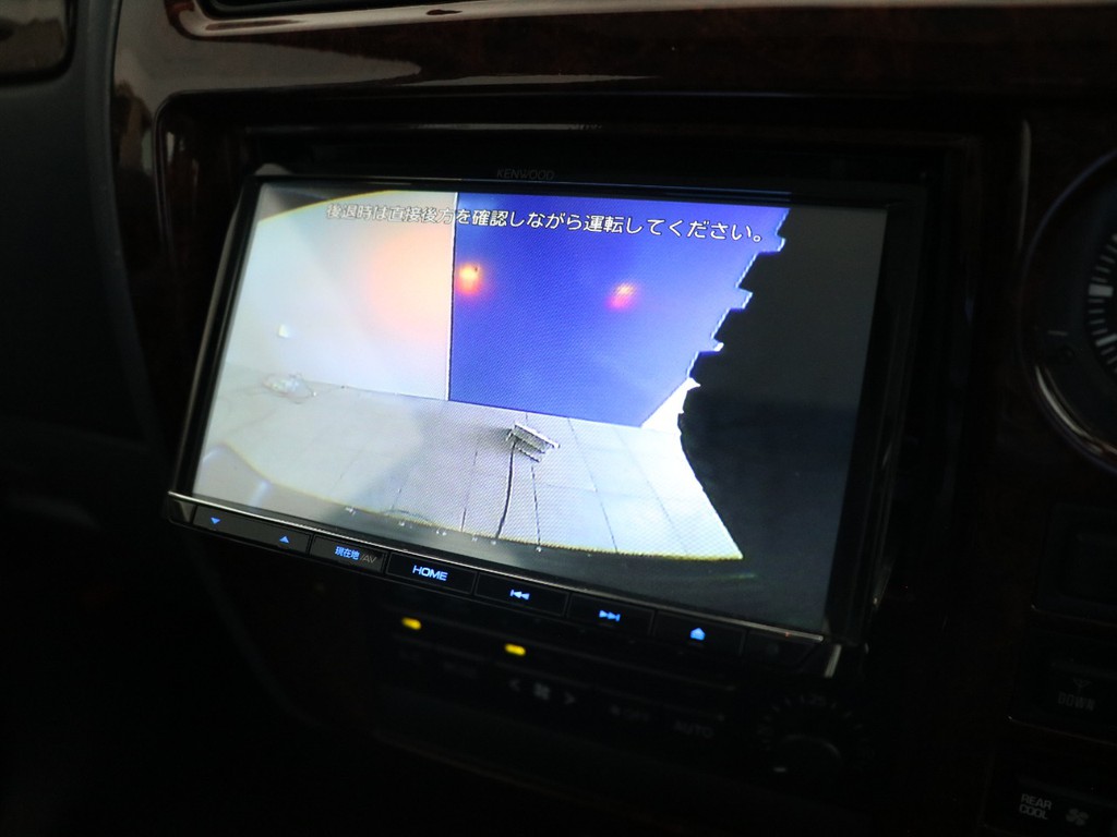 バックカメラ付き。これも買取直販車両の魅力です。