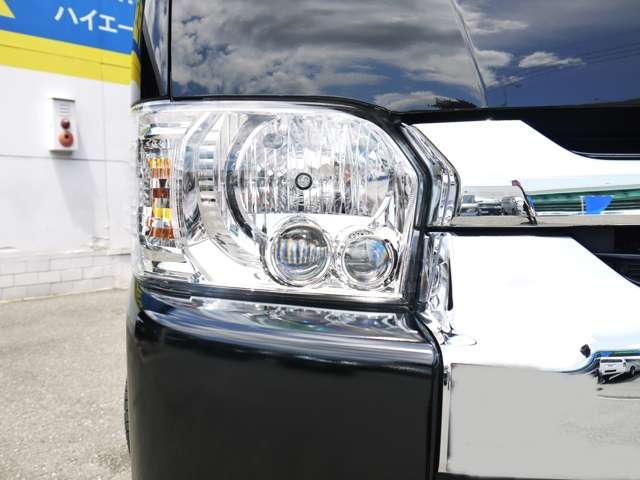 メーカーオプションのＬＥＤヘッドライトも装着済み！