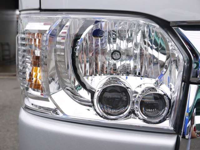 新車時メーカーオプションのＬＥＤヘッドライトも完備しております！