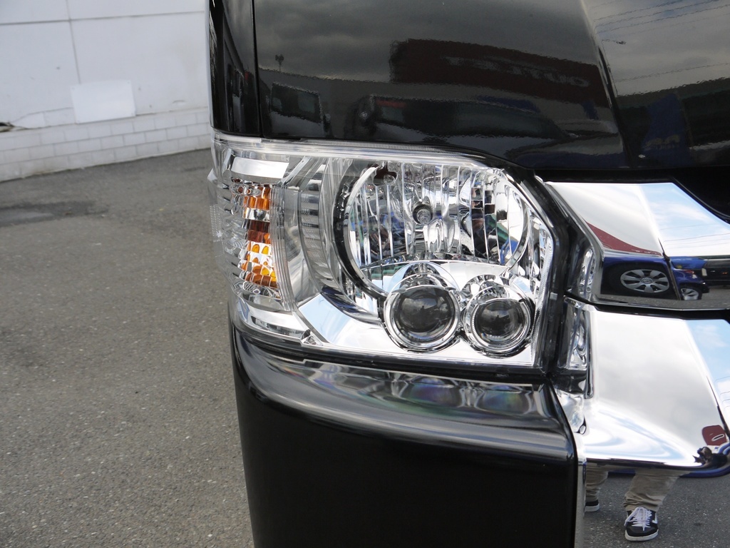 メーカーオプションのＬＥＤヘッドライトも完備！