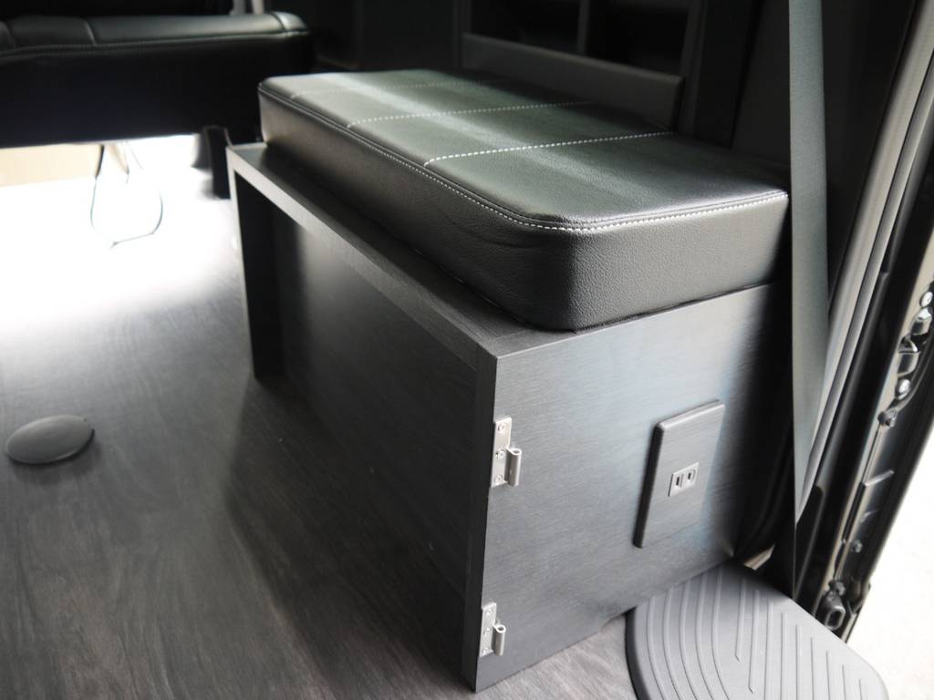 右側家具にはＡＣ１００Ｖコンセントを完備！