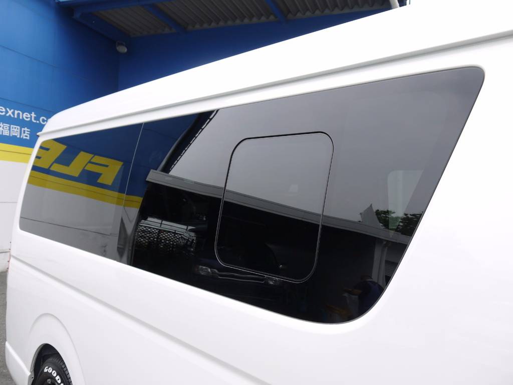 開閉式窓ガラスも完備しておりますので、車内の換気もバッチです。