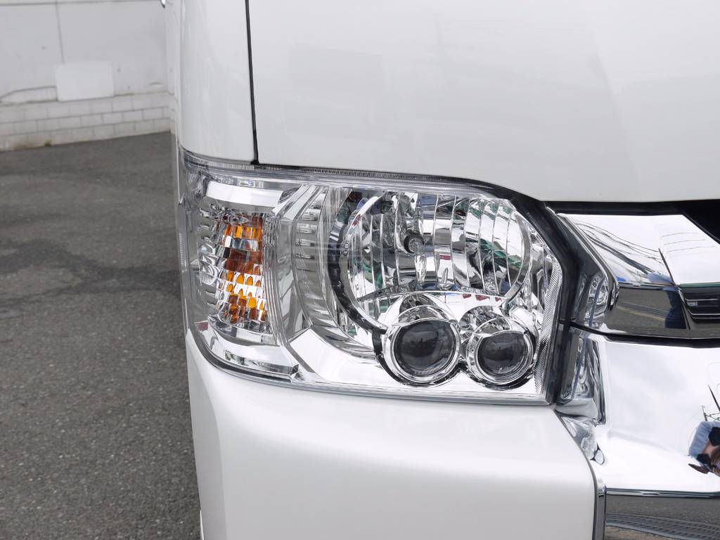 メーカーオプションのＬＥＤヘッドライトも完備しております。