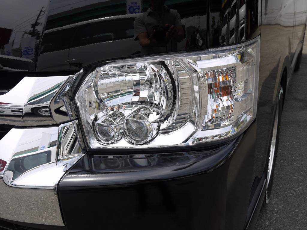 メーカーオプションのＬＥＤヘッドライトも完備しております。