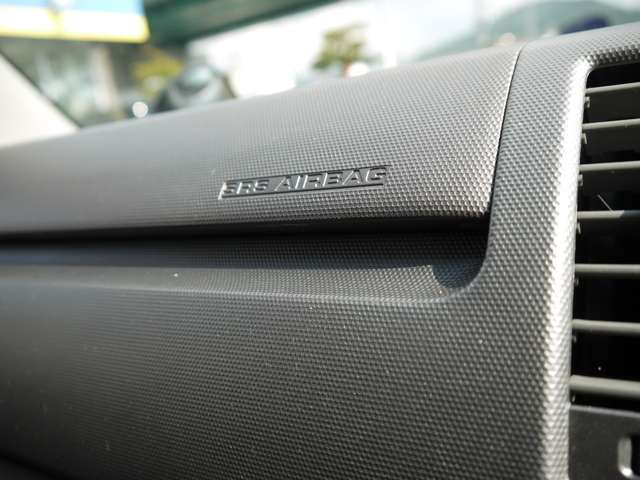 新車時メーカーオプションのＳＲＳエアバッグも完備されております。