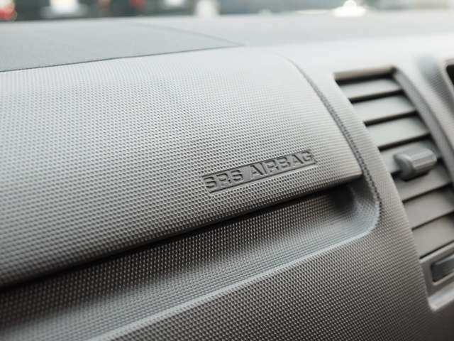 新車時メーカーオプションのＳＲＳエアバッグも完備しております！