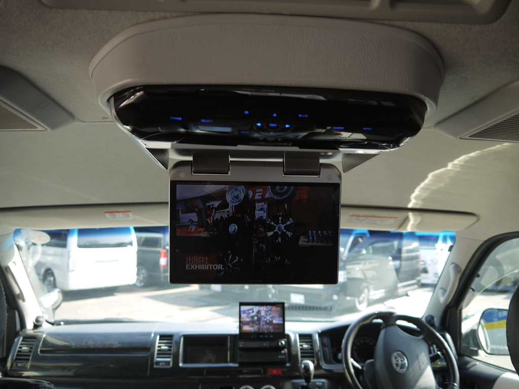 ＡＬＰＩＮＥフリップダウンモニター！走行中ＴＶやＤＶＤの閲覧もできますので長距離ドライブも快適ですね！