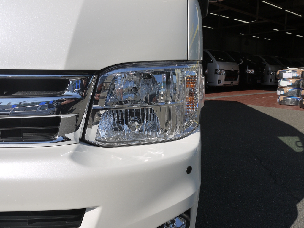 新車時オプションの純正ＨＩＤ完備！