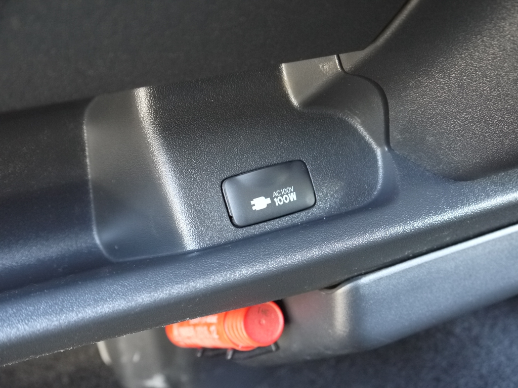 メーカーオプションのＡＣ電源１００ＡＶも装着済みです！！