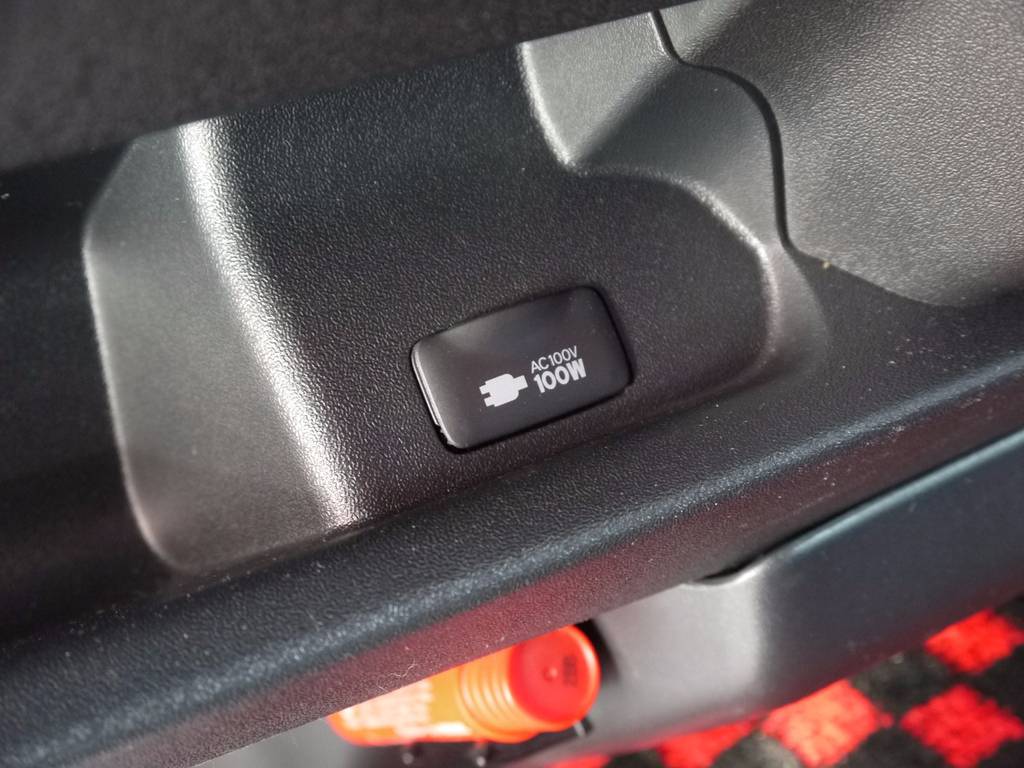 ＡＣ１００Ｖ電源も付いておりますので、携帯の充電にも困りません！！