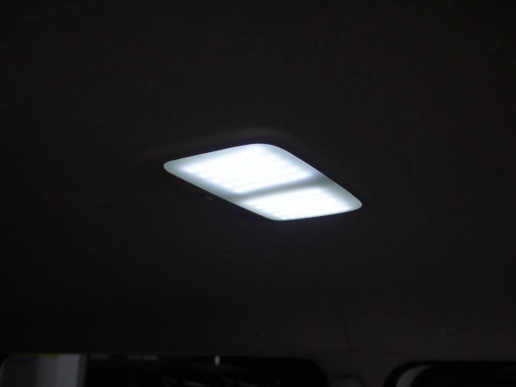 ＬＥＤルームランプも装着済みです！！