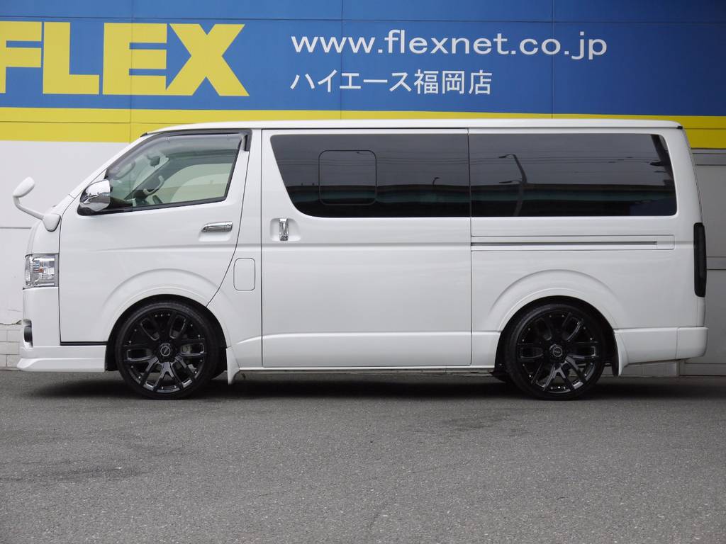 ワイドバイザーも付いております！！