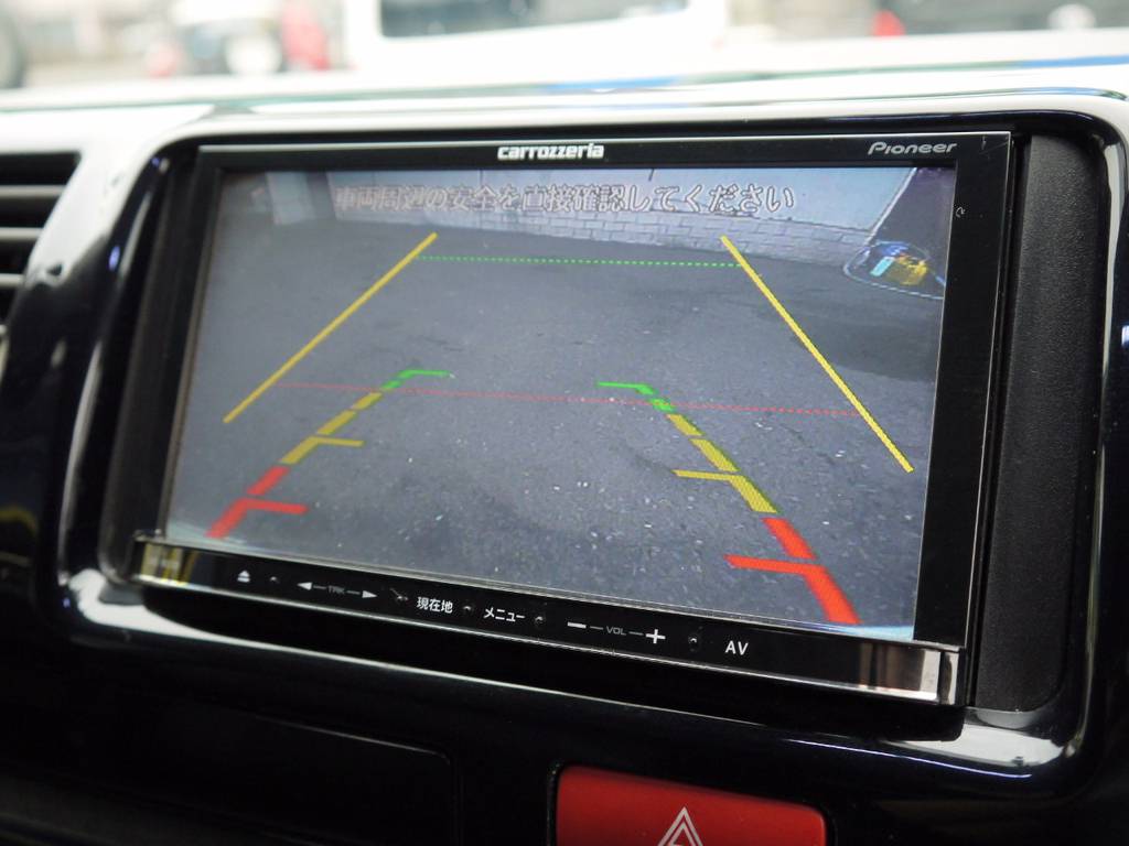 バックカメラも完備しております。駐車時もア安心ですね。