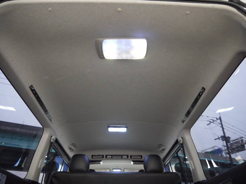 ＬＥＤルームランプ＆天井照明！運転席スイッチ連動！