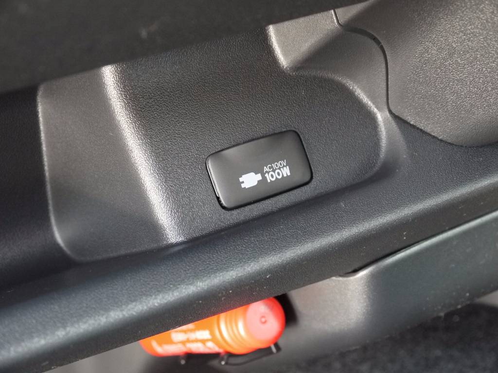 ＡＣ１００Ｖ電源も付いております！！携帯電話の充電などには便利ですね！！