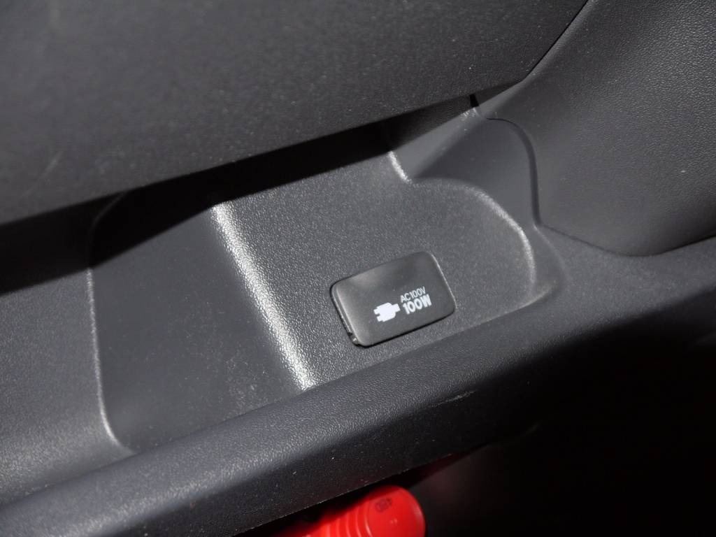 新車時メーカーオプションのＡＣ１００Ｖ電源も完備！オプション多数完備！