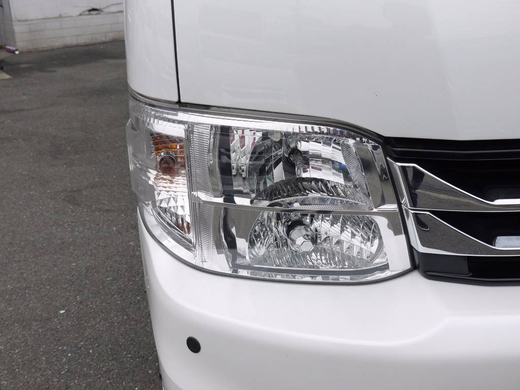新車時メーカーオプションの純正ＨＩＤも完備しております。