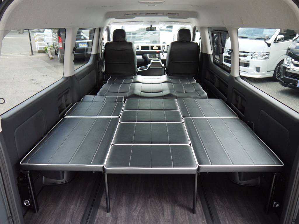 全面フルフラットベッド！車中泊もお楽しみいただけます。