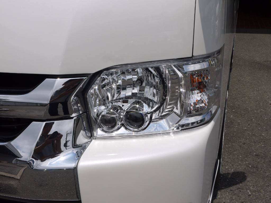 メーカーオプションのＬＥＤヘッドライトも完備しております。