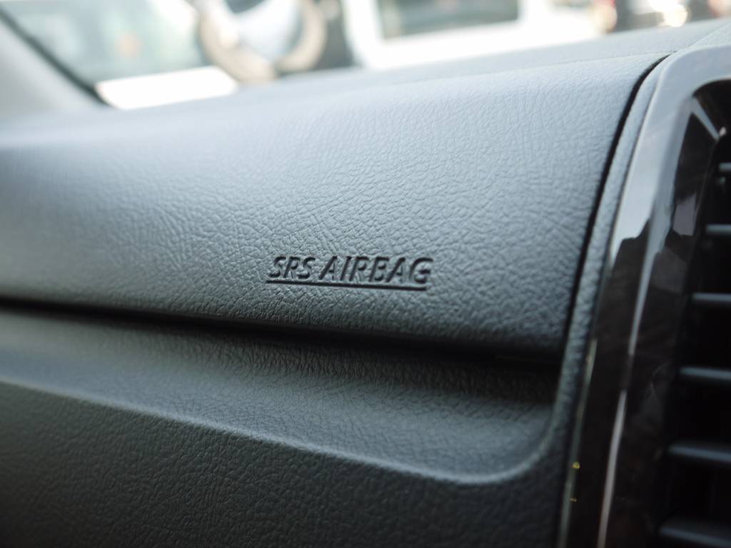 新車時メーカーオプションのＳＲＳエアバッグも完備！