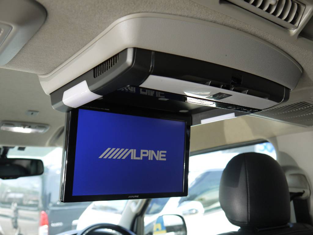 ＡＬＰＩＮＥ１０．２インチフリップダウンモニター！インストールキットつきで見た目もスッキリ！