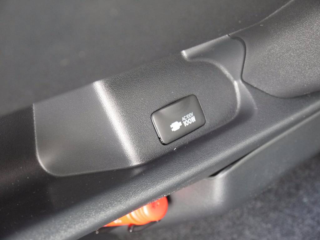 メーカーオプションのＡＣ１００Ｖ電源も完備しております！