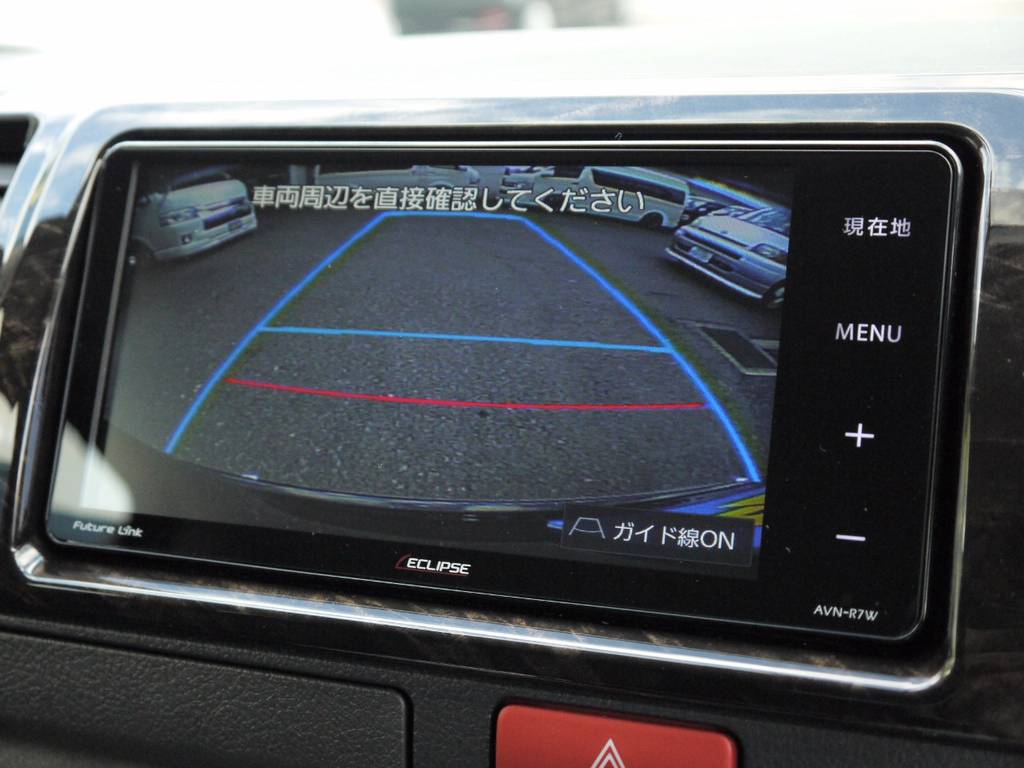 バックカメラナビ連動施工済み！メーカーオプションのバックカメラ内臓自動防眩ミラー完備！