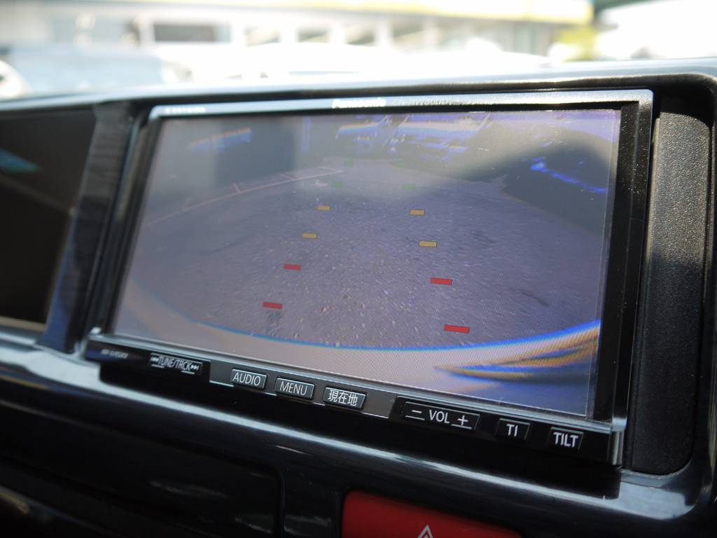 バックカメラも完備しておりますので駐車時も安心です。