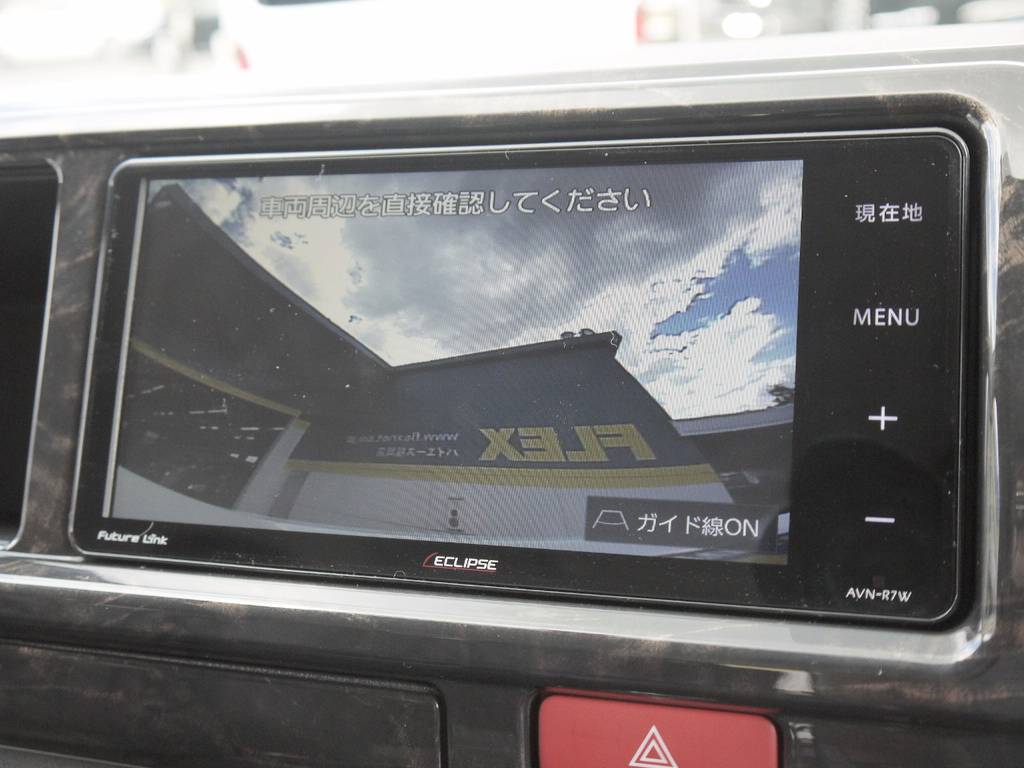 バックカメラも完備しておりますので駐車時も安心です。