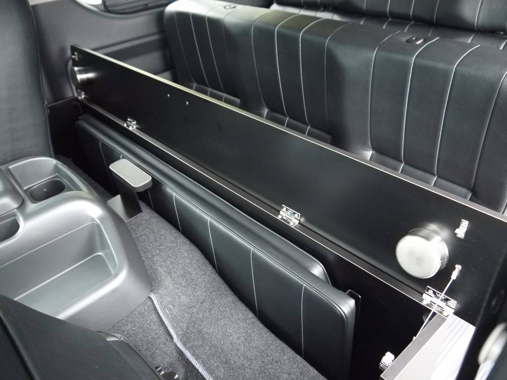 セカンドテーブル内には、ベッドマットを収納可能！