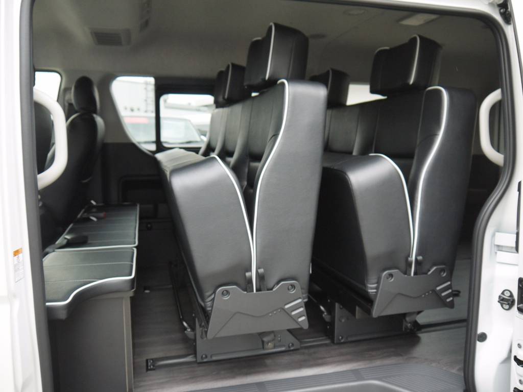 シートを格納し前方にスライドすることで広大な荷室も確保できます。
