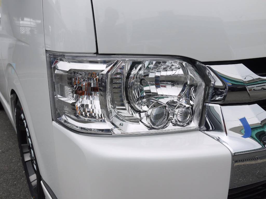 メーカーオプションのＬＥＤヘッドライトも完備！