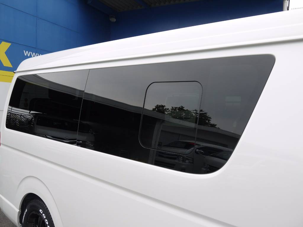 開閉式窓ガラスも完備しておりますので車内の換気もバッチリ！