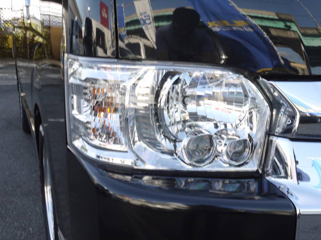 メーカーオプションのＬＥＤヘッドライトも完備しております。