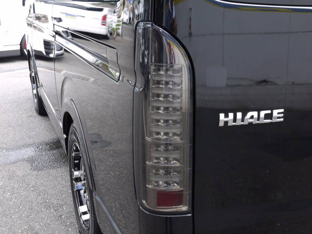 スモークＬＥＤテールでエクステリア全体をブラックで統一！