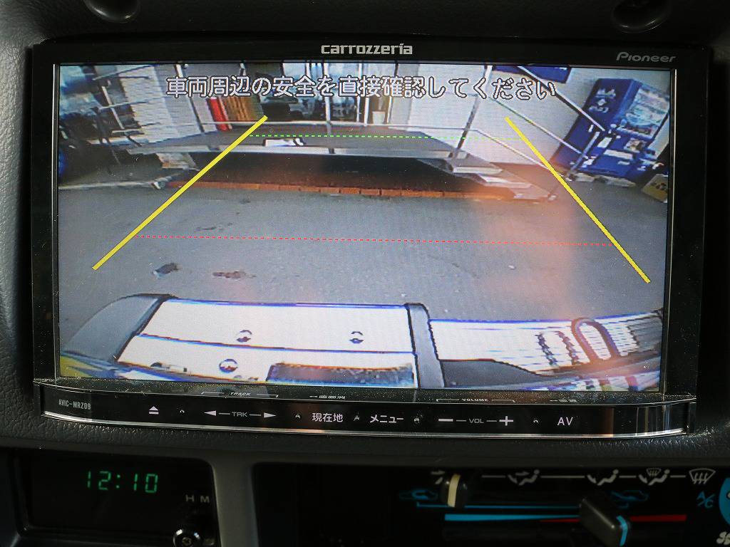 バックカメラもついており車高が高くても安心ですね。
