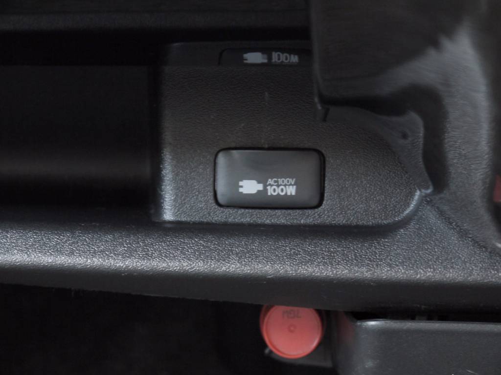 新車時メーカーオプションのＡＣ１００Ｖ電源も完備しております。