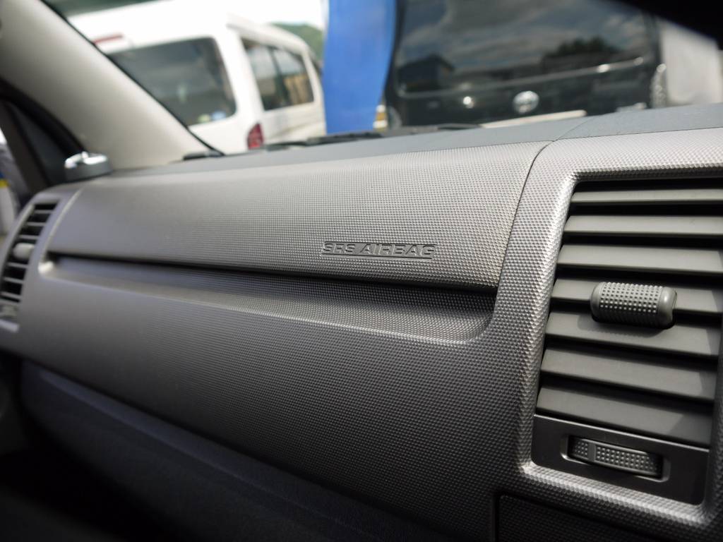 新車時メーカーオプションのＳＲＳエアバッグも完備！