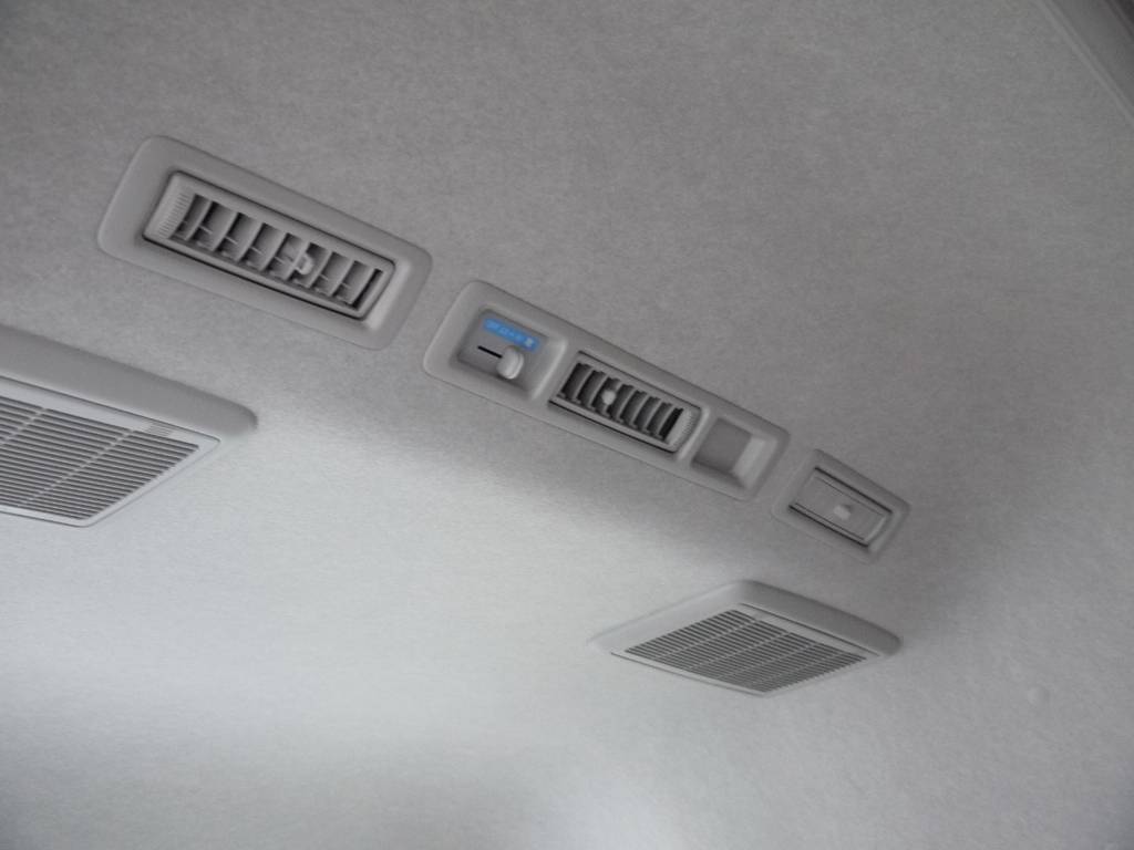メーカーオプションのリヤクーラーも完備しております。