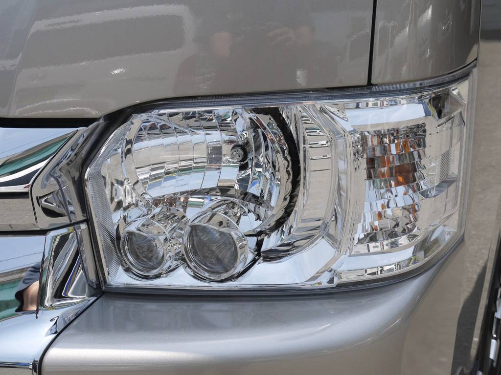 メーカーオプションのＬＥＤヘッドライトも完備しております。