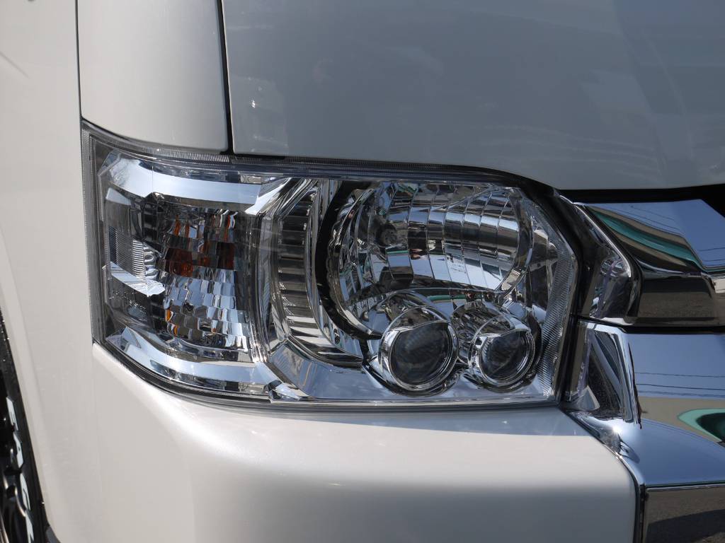 メーカーオプションのＬＥＤヘッドライトも完備しております。