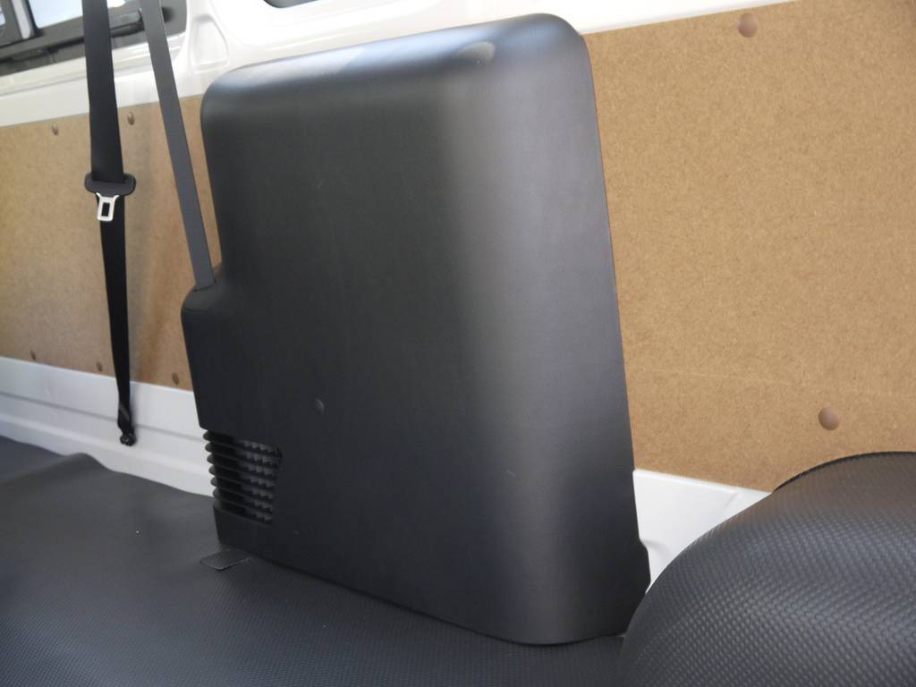 メーカーオプションのリヤヒーターも完備しております。