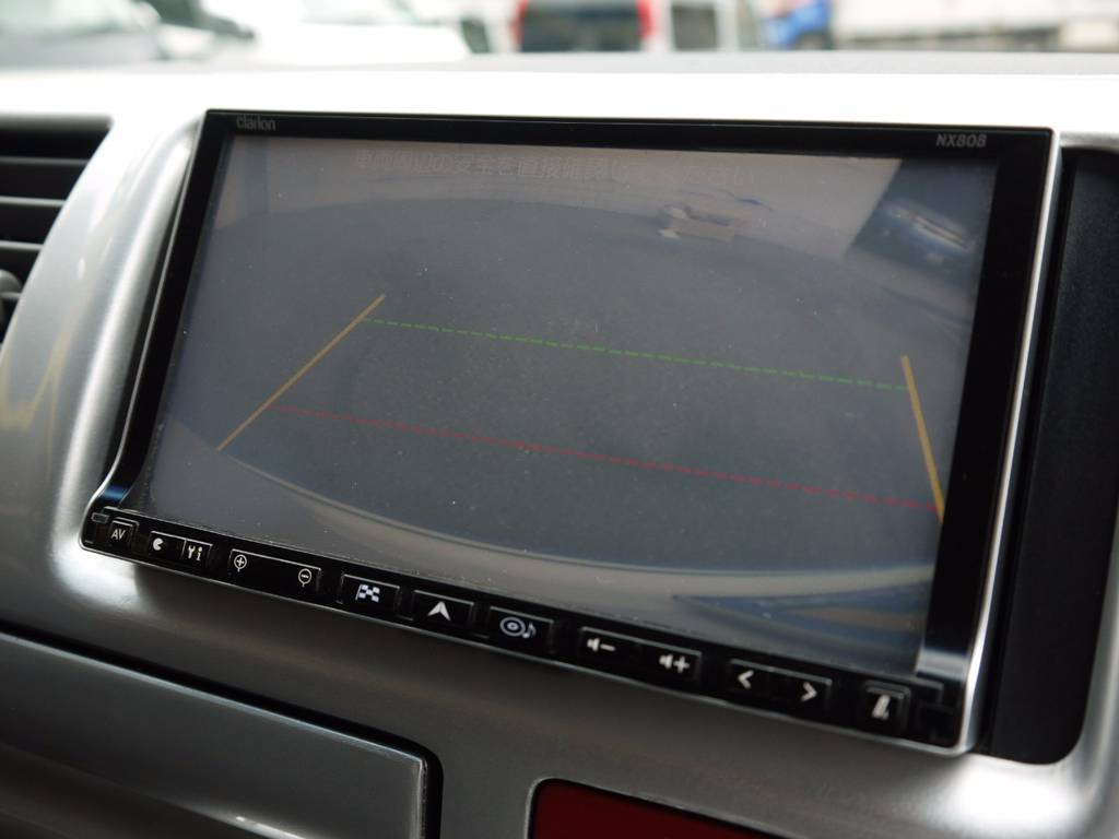 バックカメラも完備しておりますので駐車時も安心です。