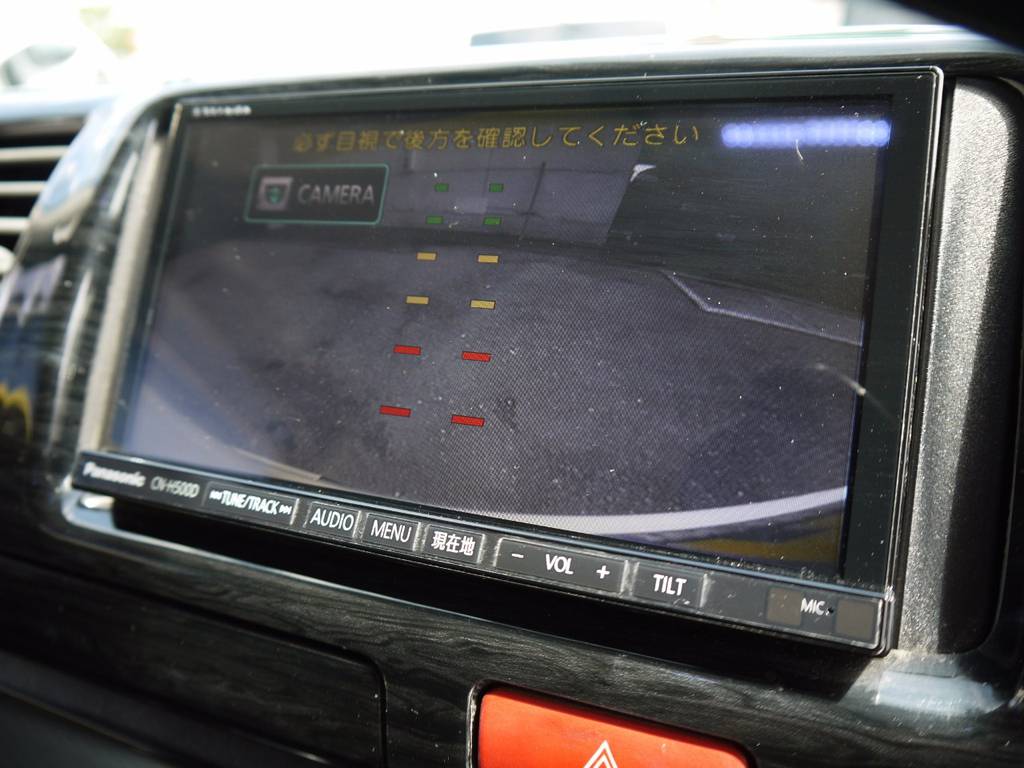 バックカメラも完備しておりますので、駐車時も安心です。