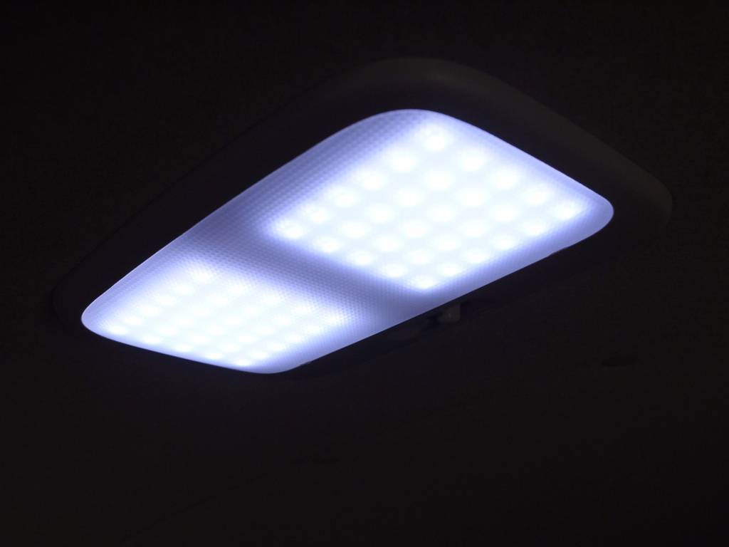 ＬＥＤルームランプも装着済み！