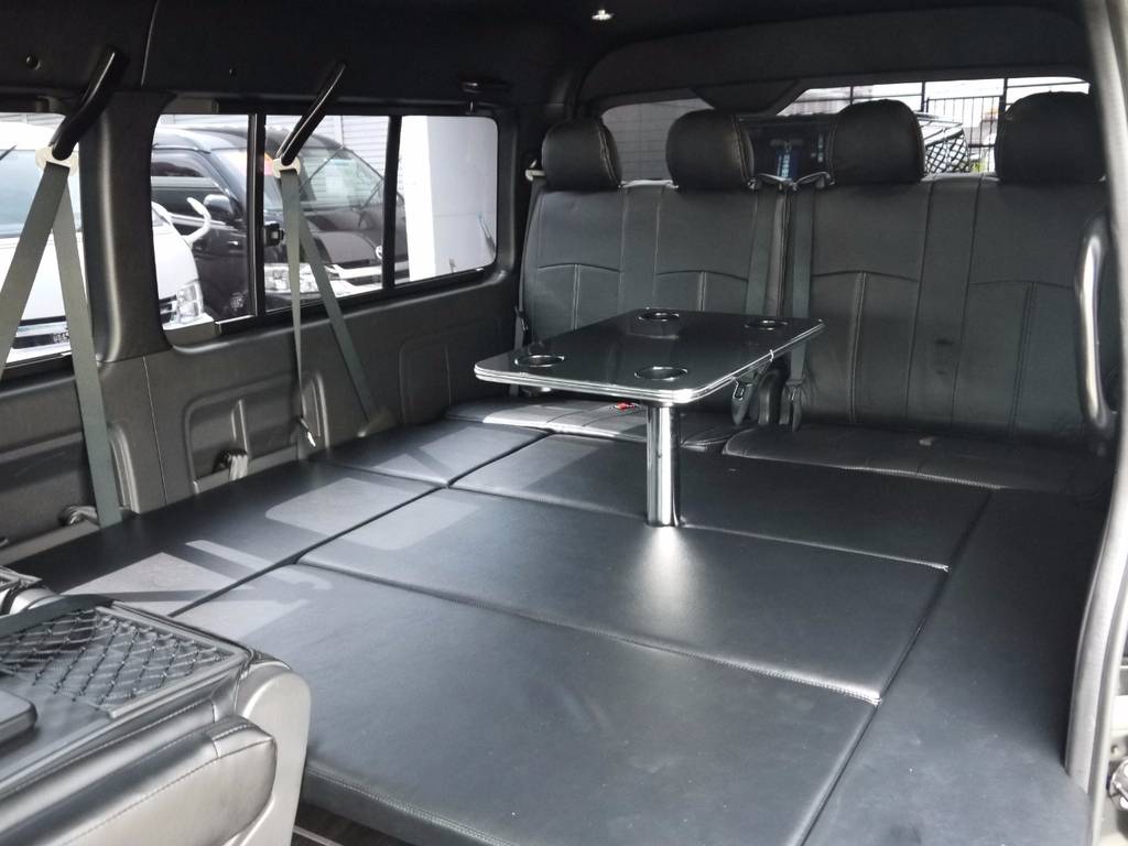 ベッドモードで車中泊もお楽しみいただけます。