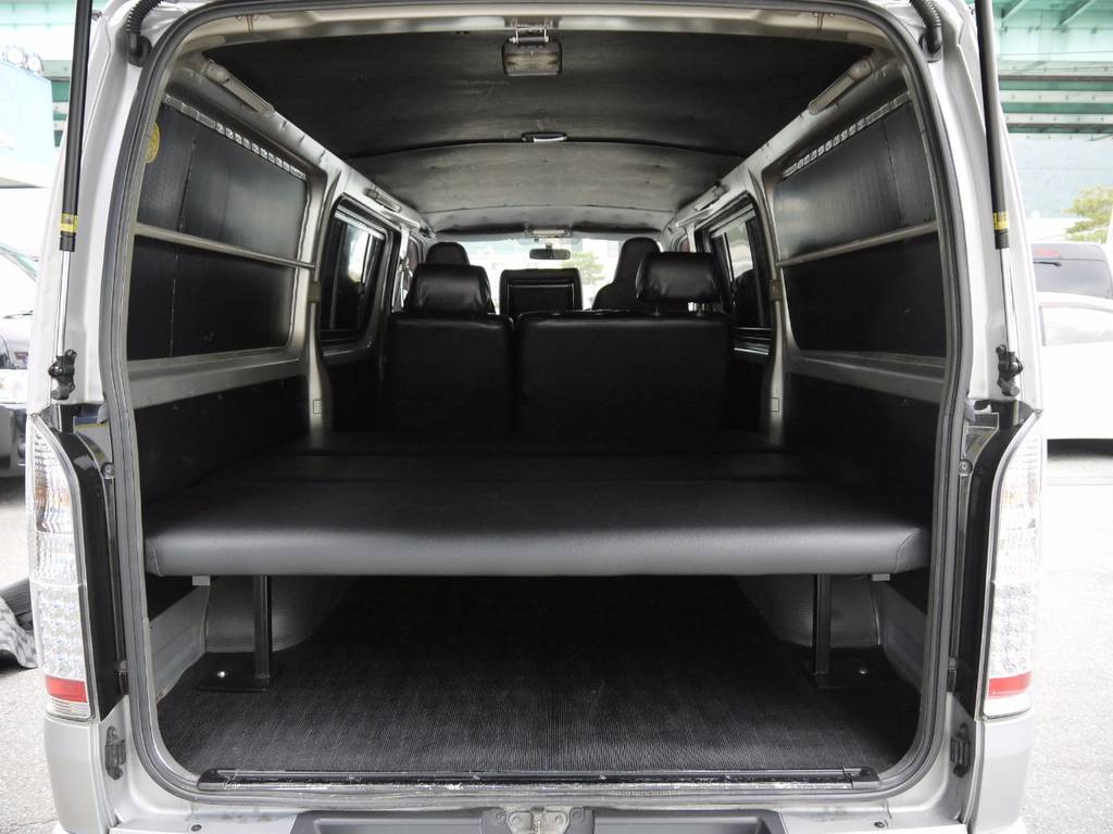 広大な荷室も確保できます。荷物も沢山積めてお仕事でのご利用にもおすすめの１台！